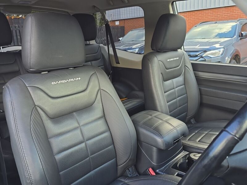 More views of Mitsubishi Shogun