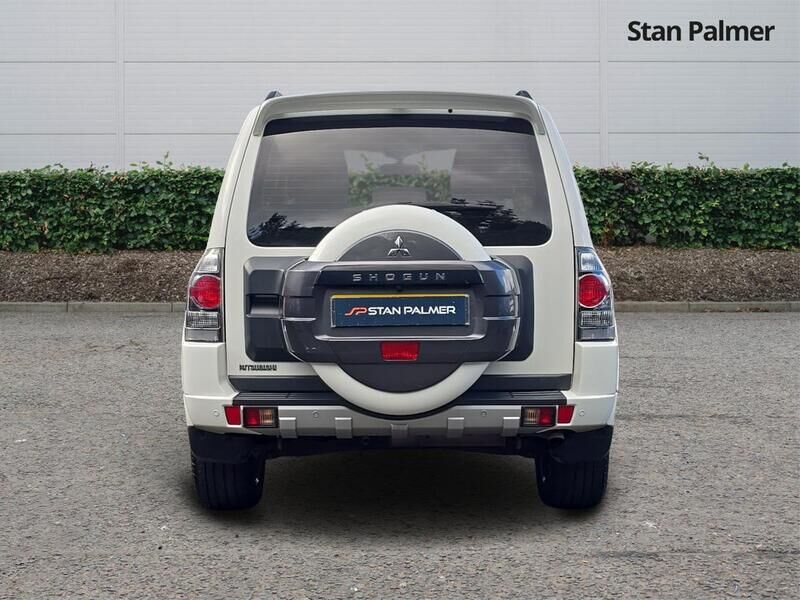 More views of Mitsubishi Shogun