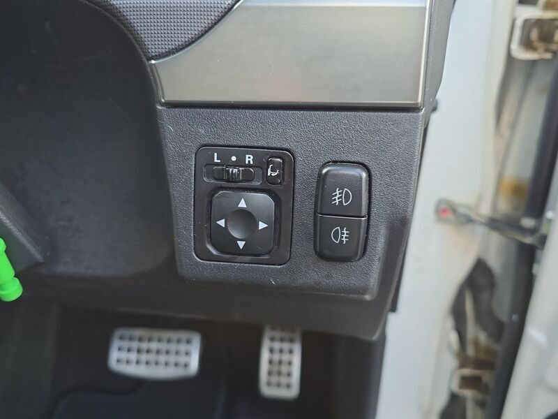 More views of Mitsubishi Shogun