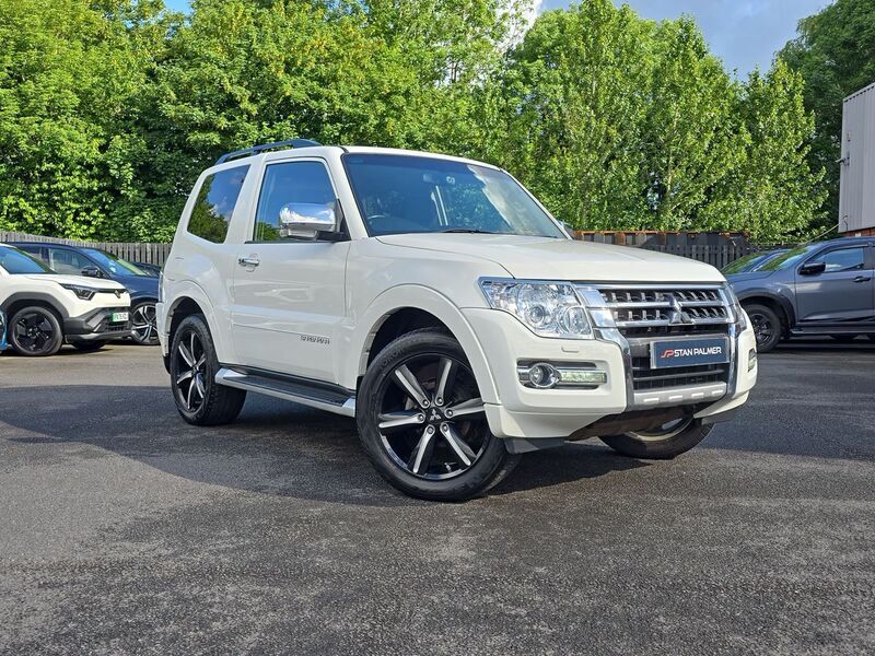 More views of Mitsubishi Shogun