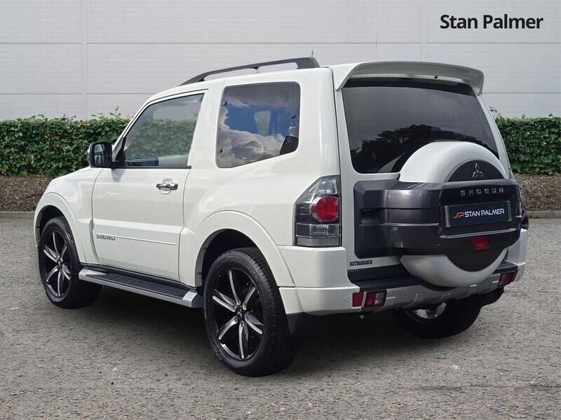 More views of Mitsubishi Shogun