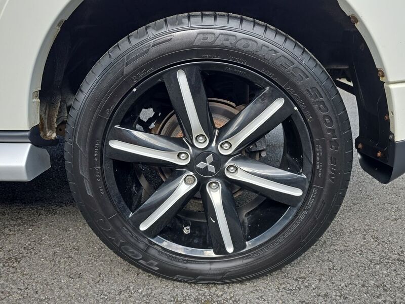 More views of Mitsubishi Shogun