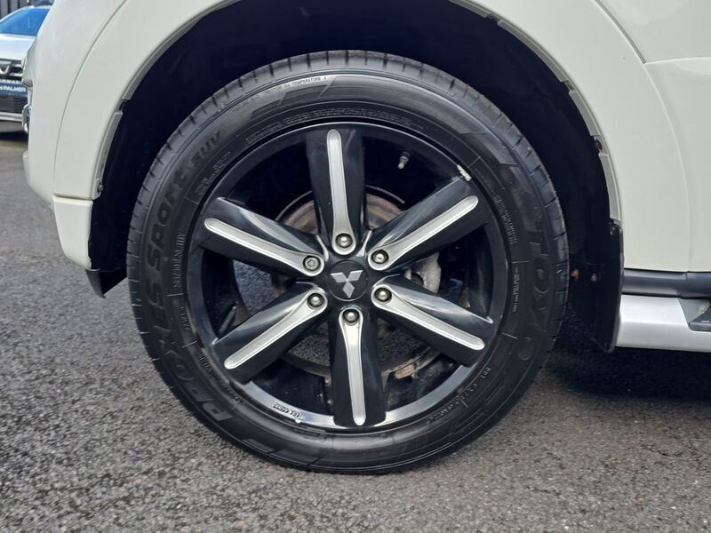 More views of Mitsubishi Shogun