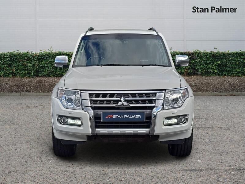 More views of Mitsubishi Shogun