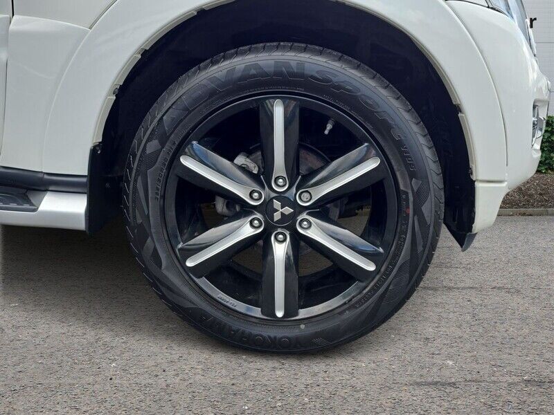 More views of Mitsubishi Shogun