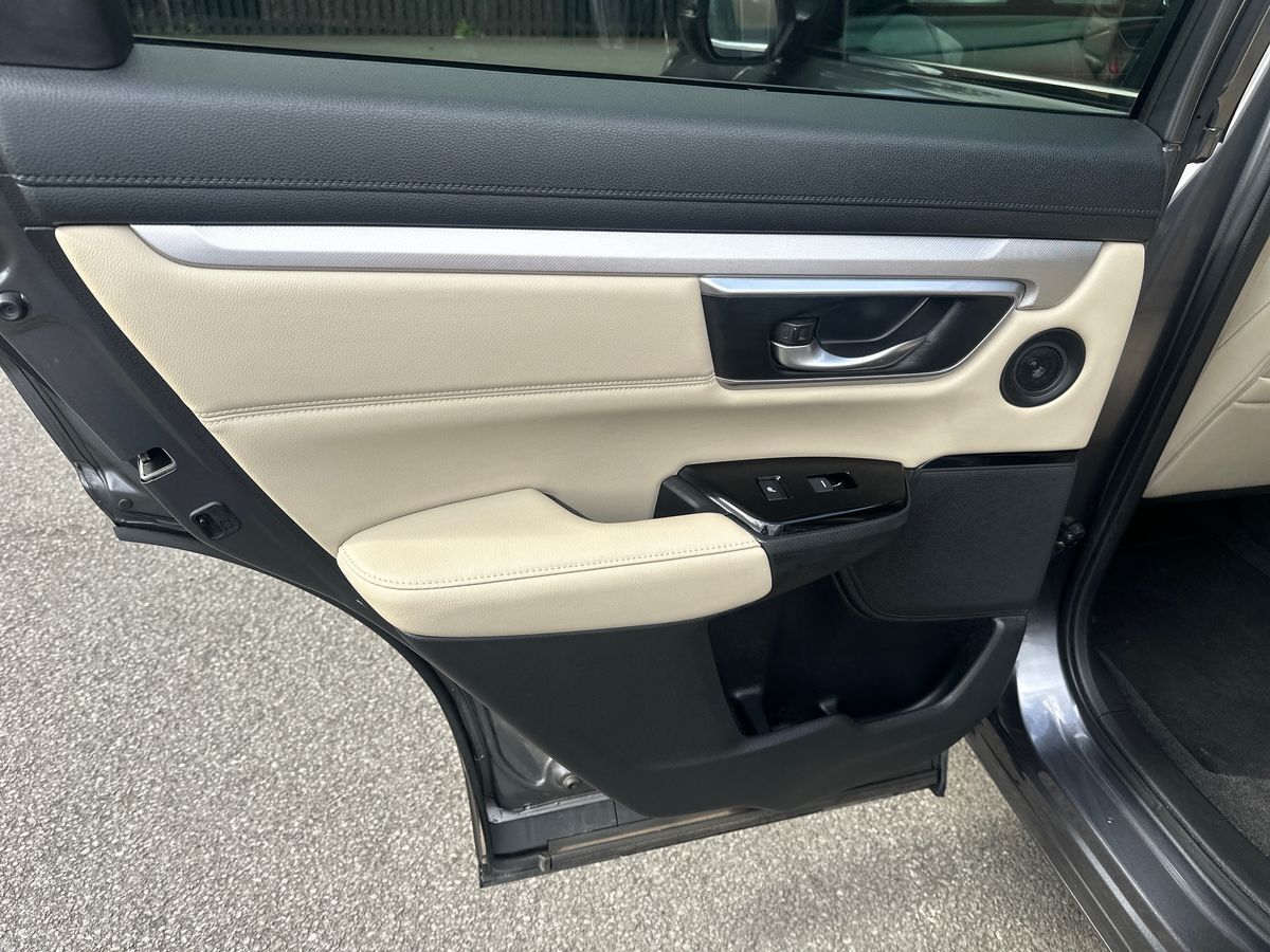 More views of Honda CR-V