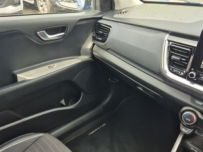 More views of Kia Stonic