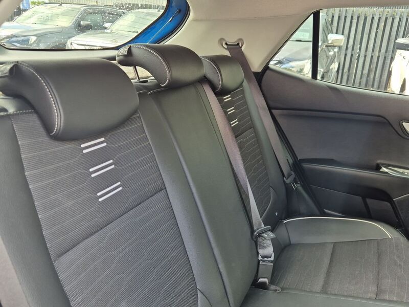 More views of Kia Stonic