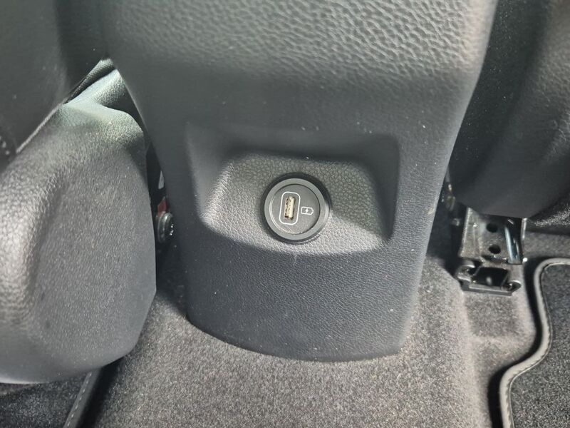 More views of Kia Stonic