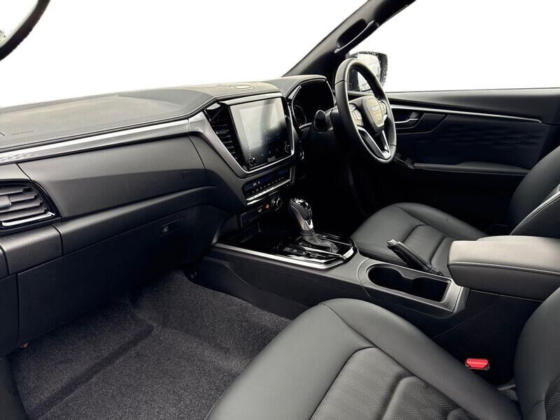 More views of Isuzu D-Max