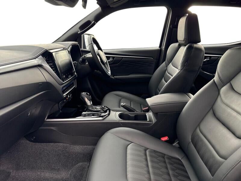More views of Isuzu D-Max