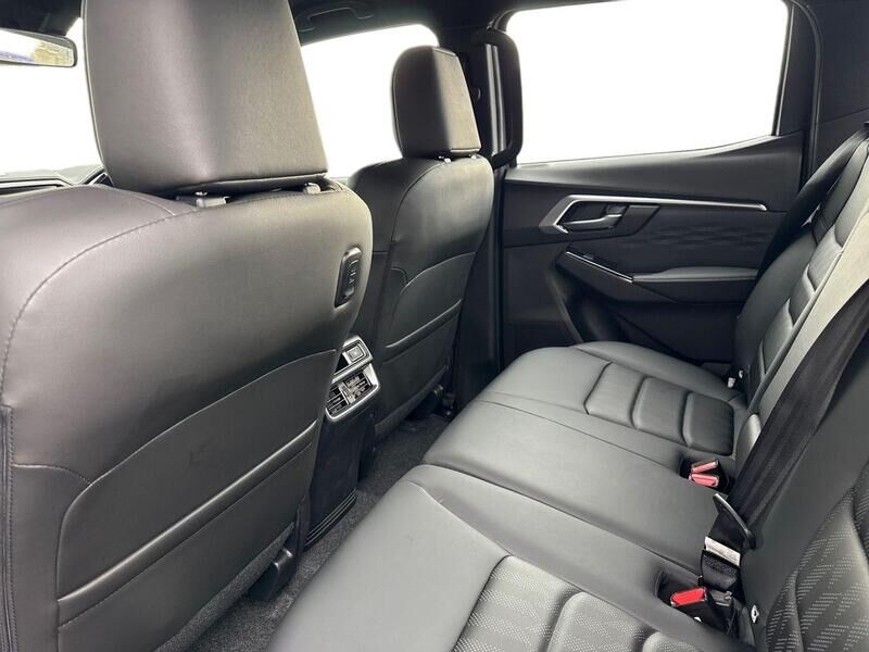More views of Isuzu D-Max