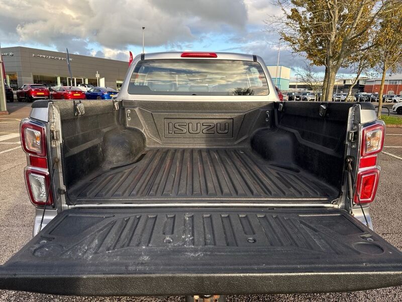 More views of Isuzu D-Max