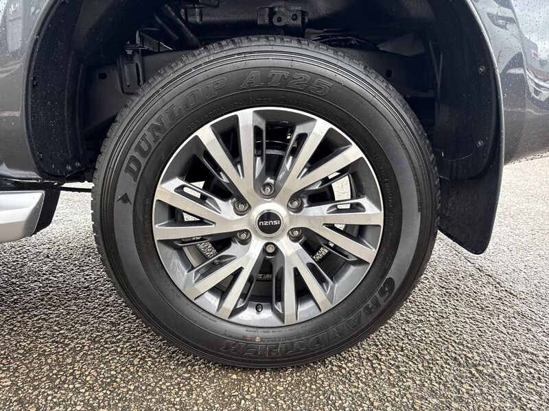 More views of Isuzu D-Max