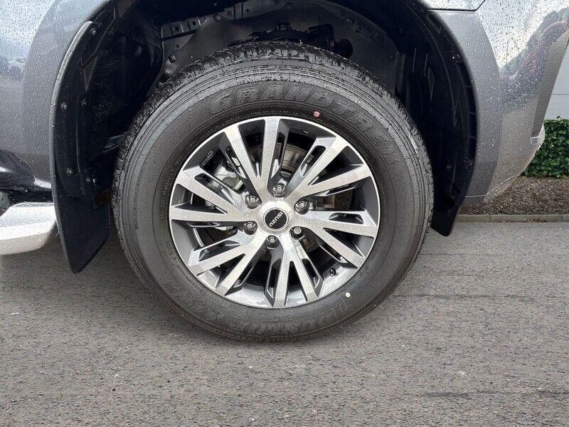 More views of Isuzu D-Max