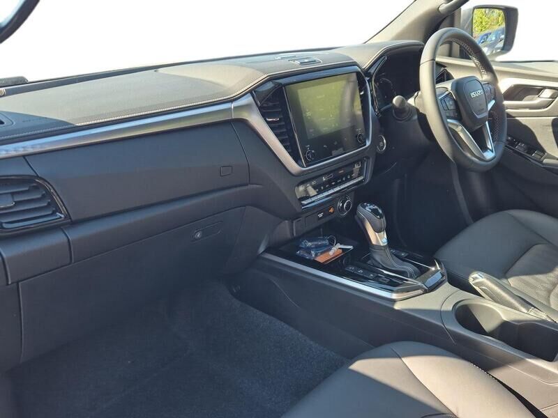 More views of Isuzu D-Max