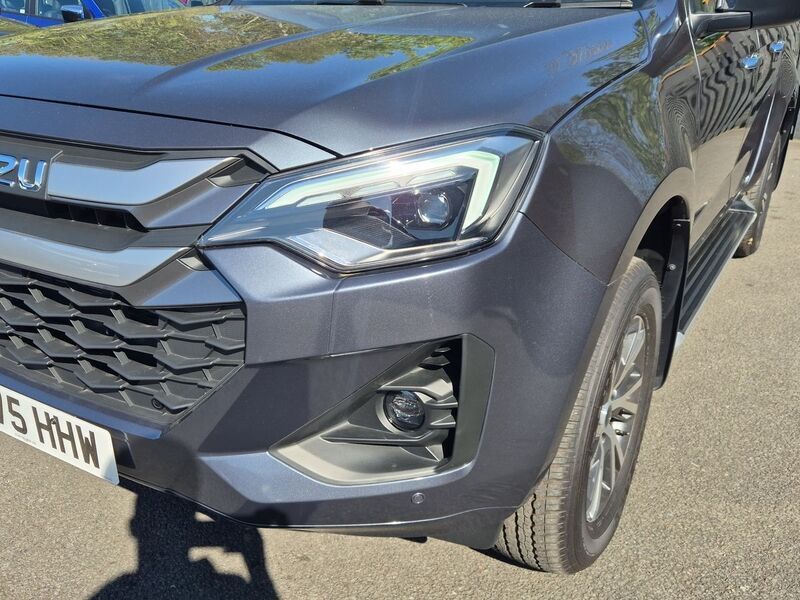 More views of Isuzu D-Max
