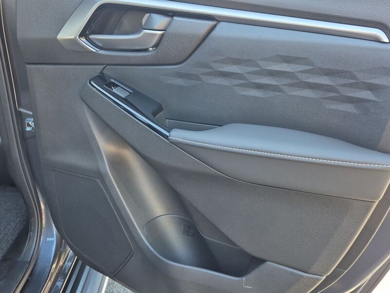 More views of Isuzu D-Max