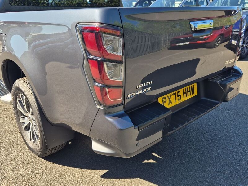 More views of Isuzu D-Max