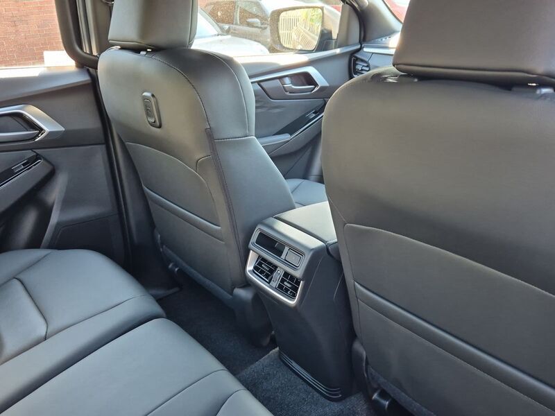 More views of Isuzu D-Max