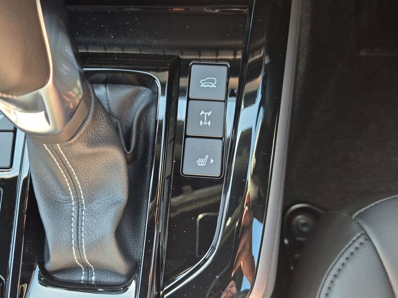 More views of Isuzu D-Max