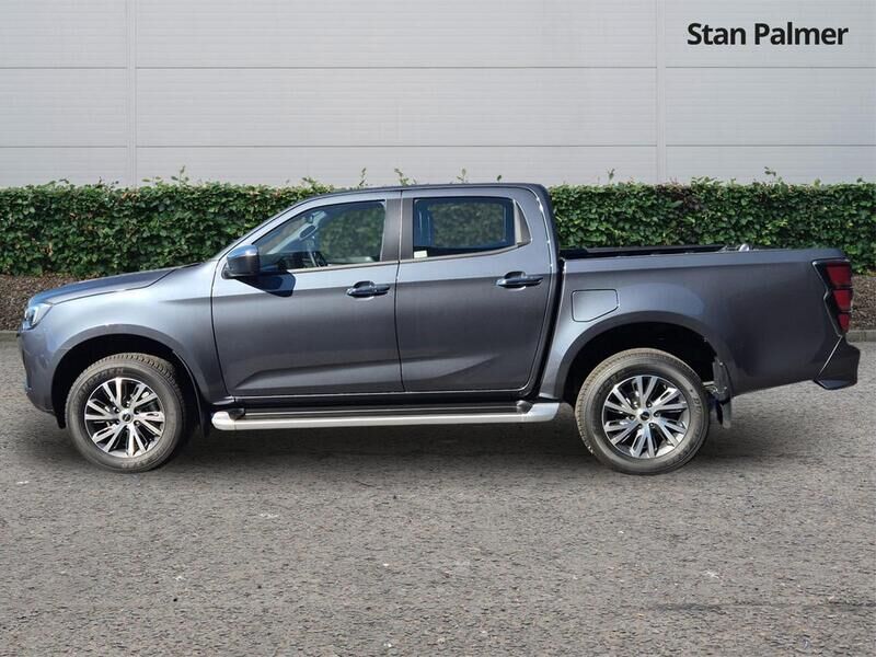 More views of Isuzu D-Max