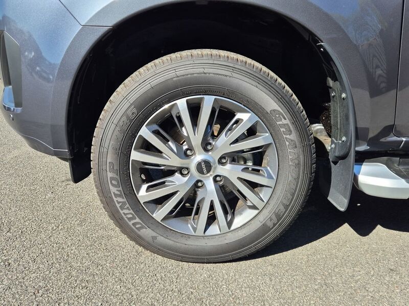 More views of Isuzu D-Max