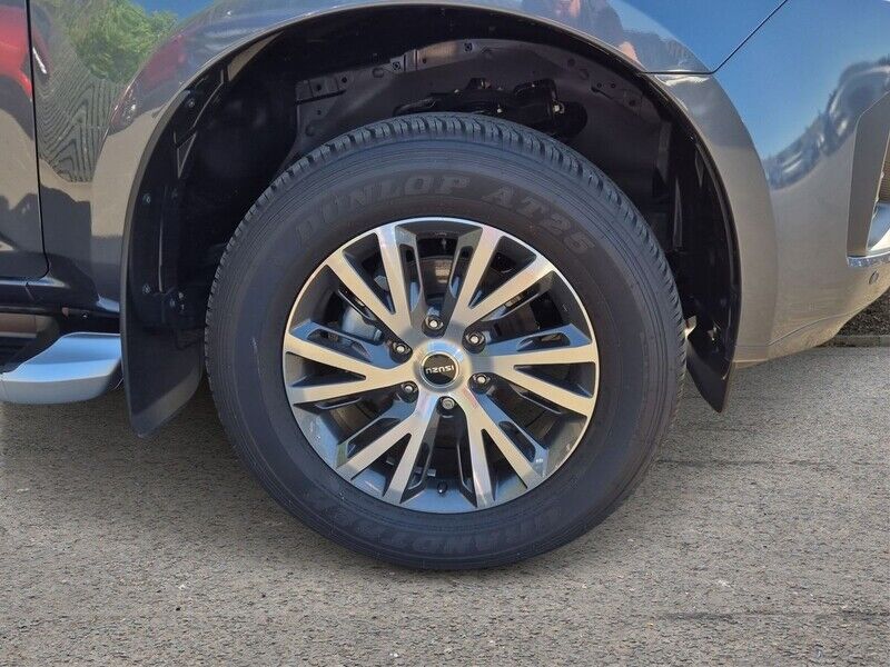 More views of Isuzu D-Max