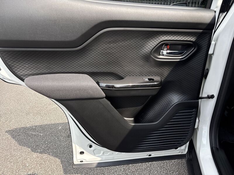 More views of Suzuki e Vitara
