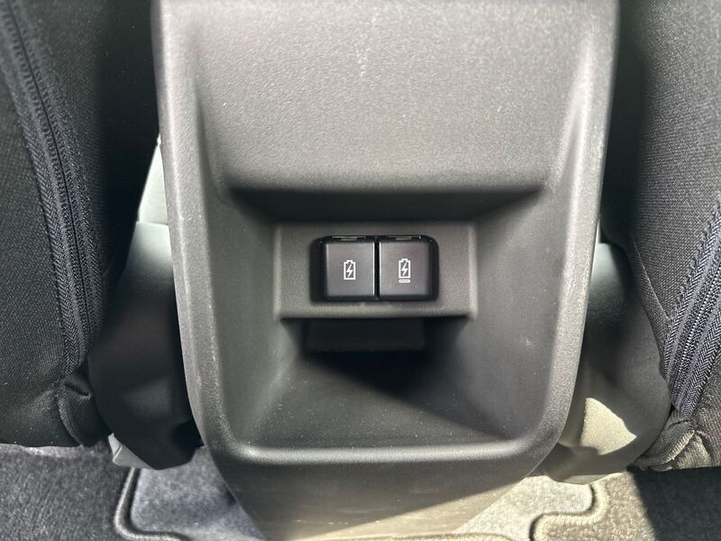 More views of Suzuki e Vitara