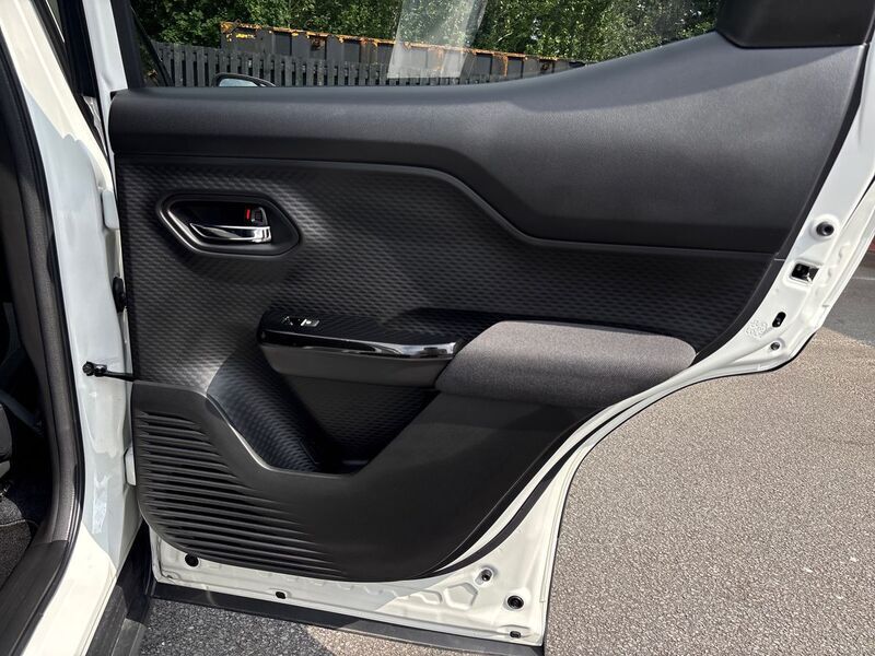 More views of Suzuki e Vitara
