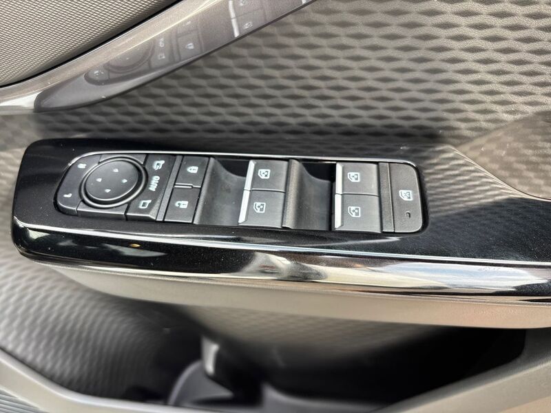 More views of Suzuki e Vitara