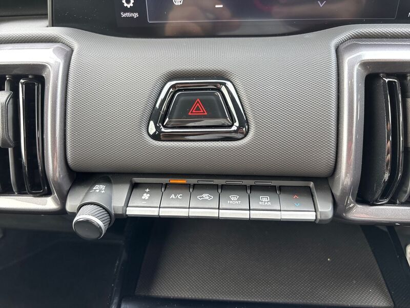More views of Suzuki e Vitara