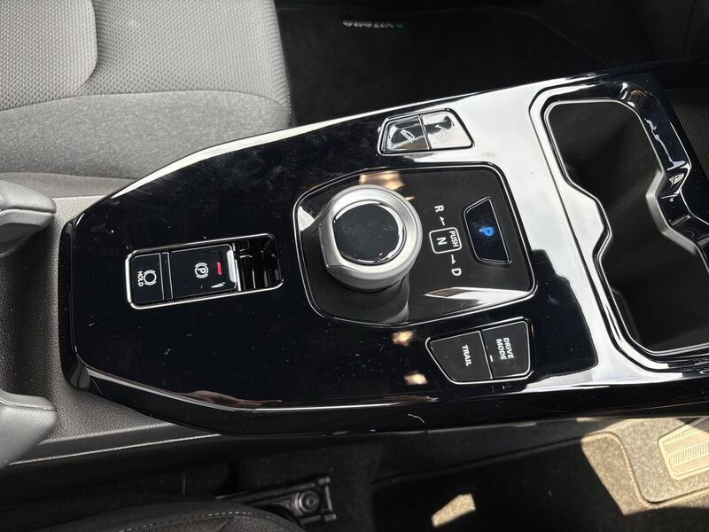 More views of Suzuki e Vitara