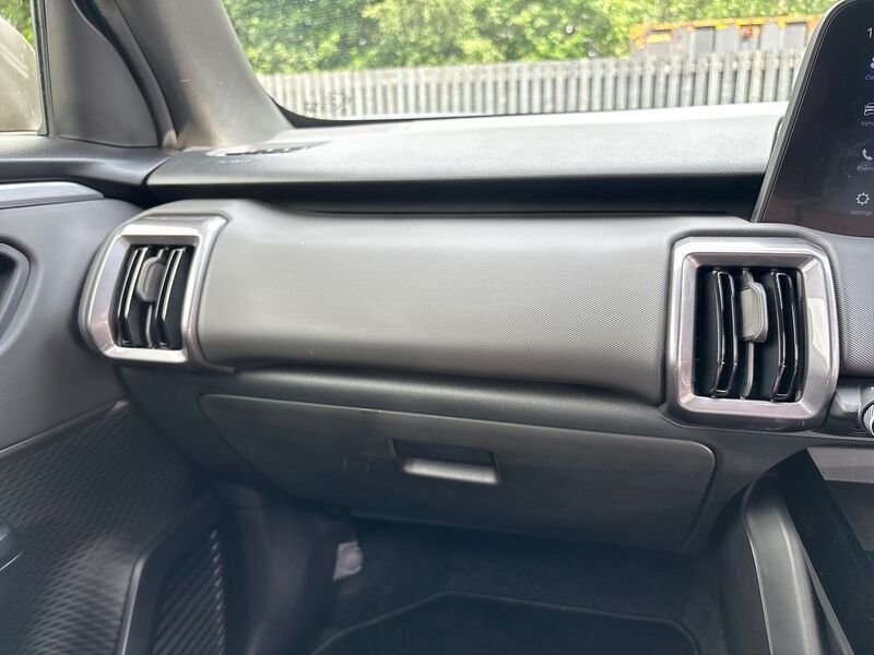 More views of Suzuki e Vitara