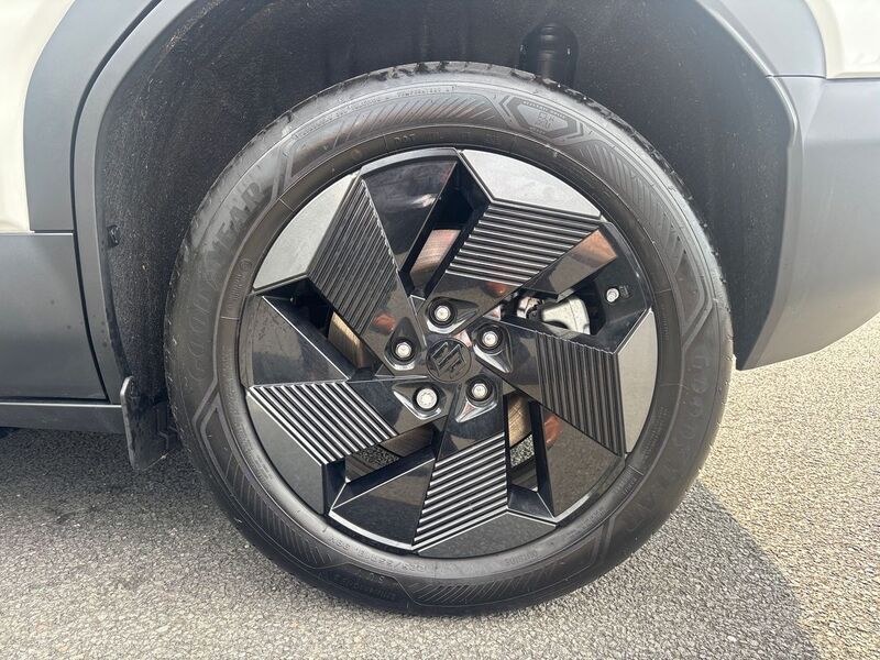 More views of Suzuki e Vitara