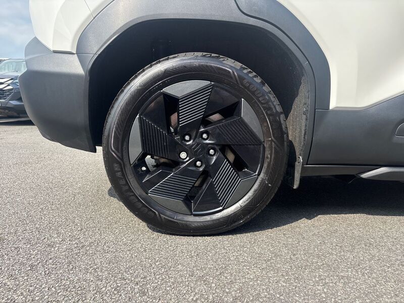 More views of Suzuki e Vitara