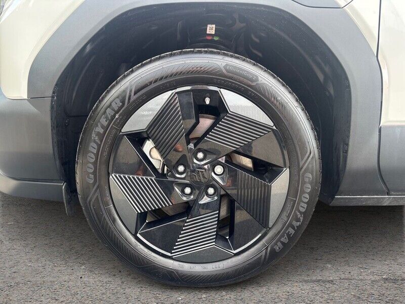 More views of Suzuki e Vitara