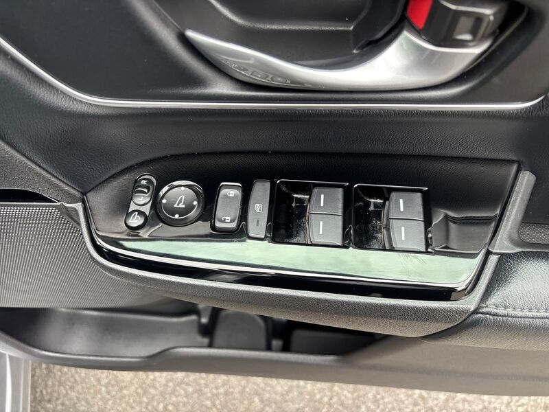 More views of Honda CR-V