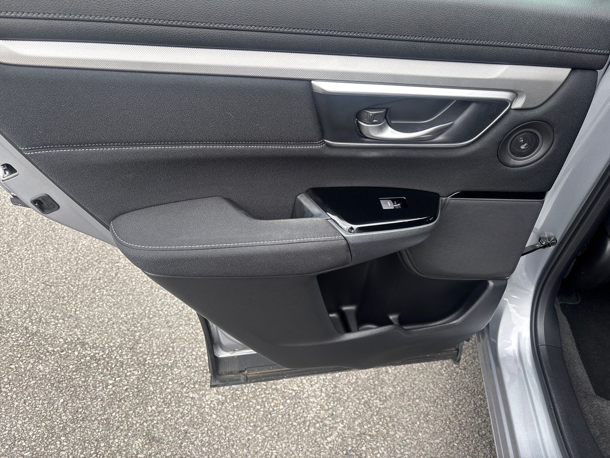 More views of Honda CR-V