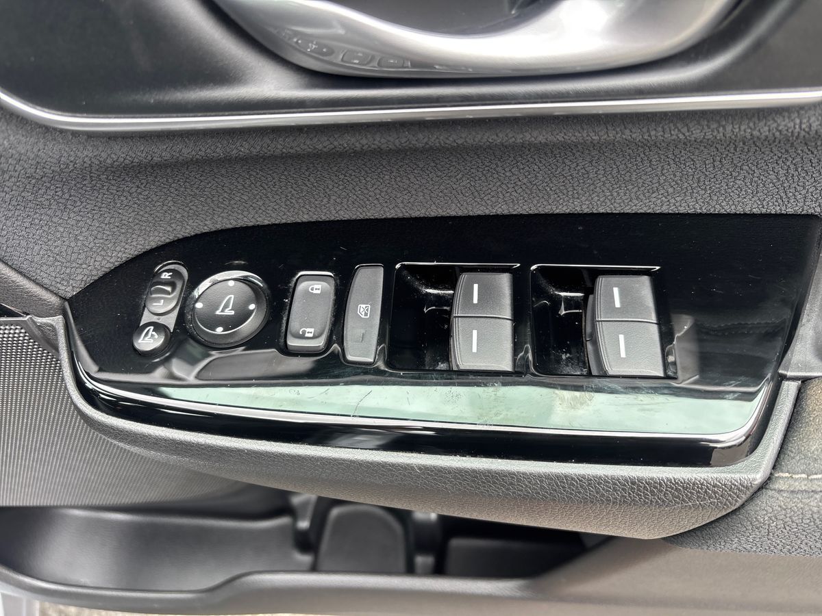 More views of Honda CR-V